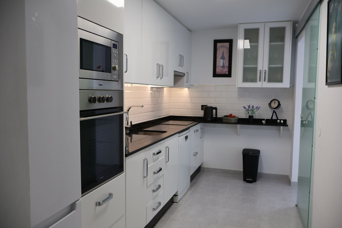 Se vende Apartamento Planta Media de 2 dormitorios en Costa Del Sol, Málaga, España