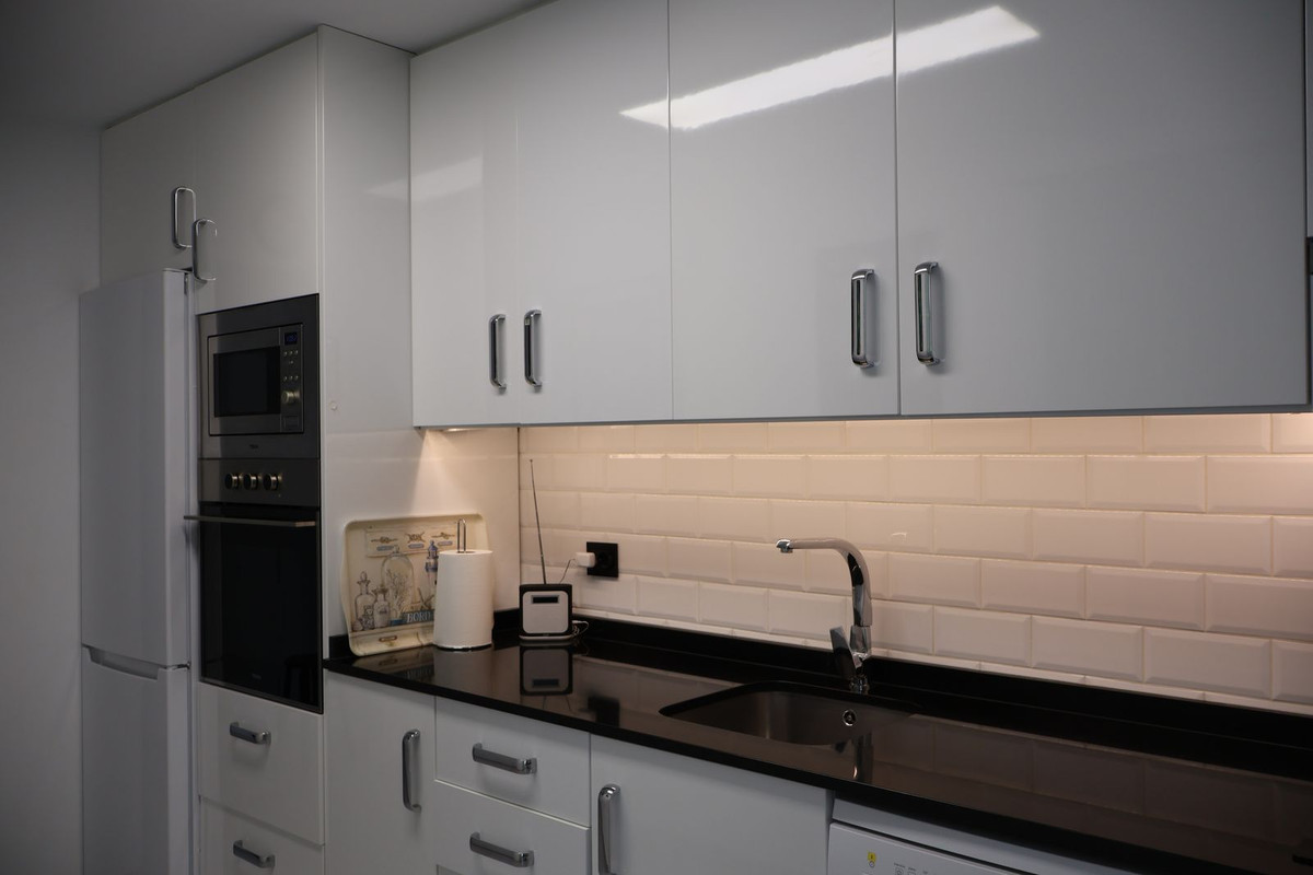 Se vende Apartamento Planta Media de 2 dormitorios en Costa Del Sol, Málaga, España