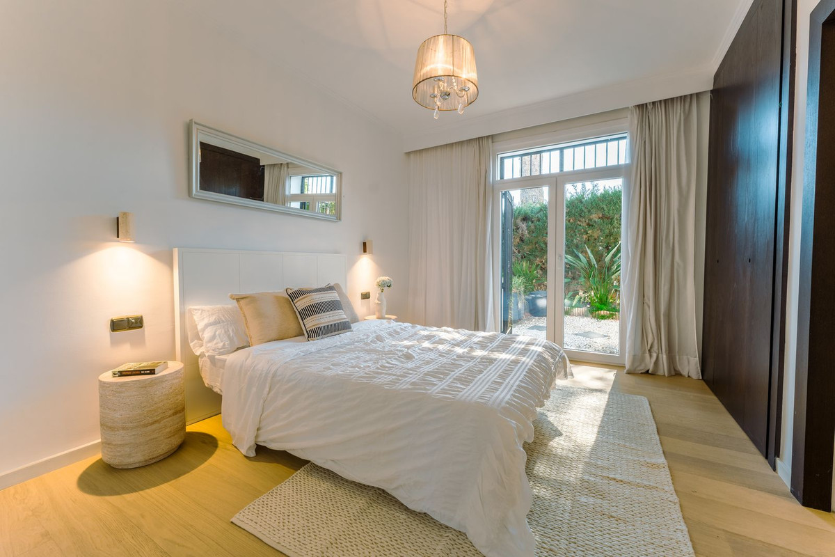 Se vende Villa - Chalet de 4 dormitorios en Costa Del Sol, Málaga, España