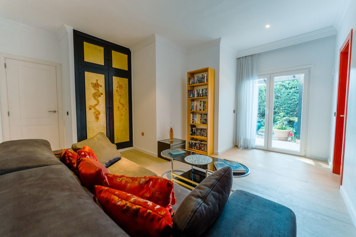 Se vende Villa - Chalet de 4 dormitorios en Costa Del Sol, Málaga, España