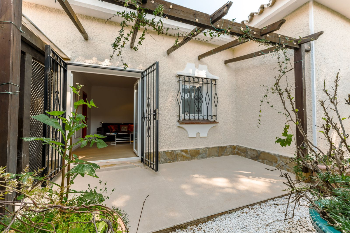 Se vende Villa - Chalet de 4 dormitorios en Costa Del Sol, Málaga, España