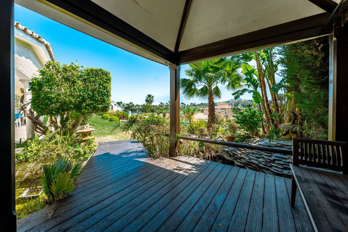 Se vende Villa - Chalet de 4 dormitorios en Costa Del Sol, Málaga, España
