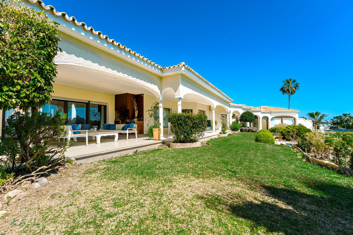 Se vende Villa - Chalet de 4 dormitorios en Costa Del Sol, Málaga, España