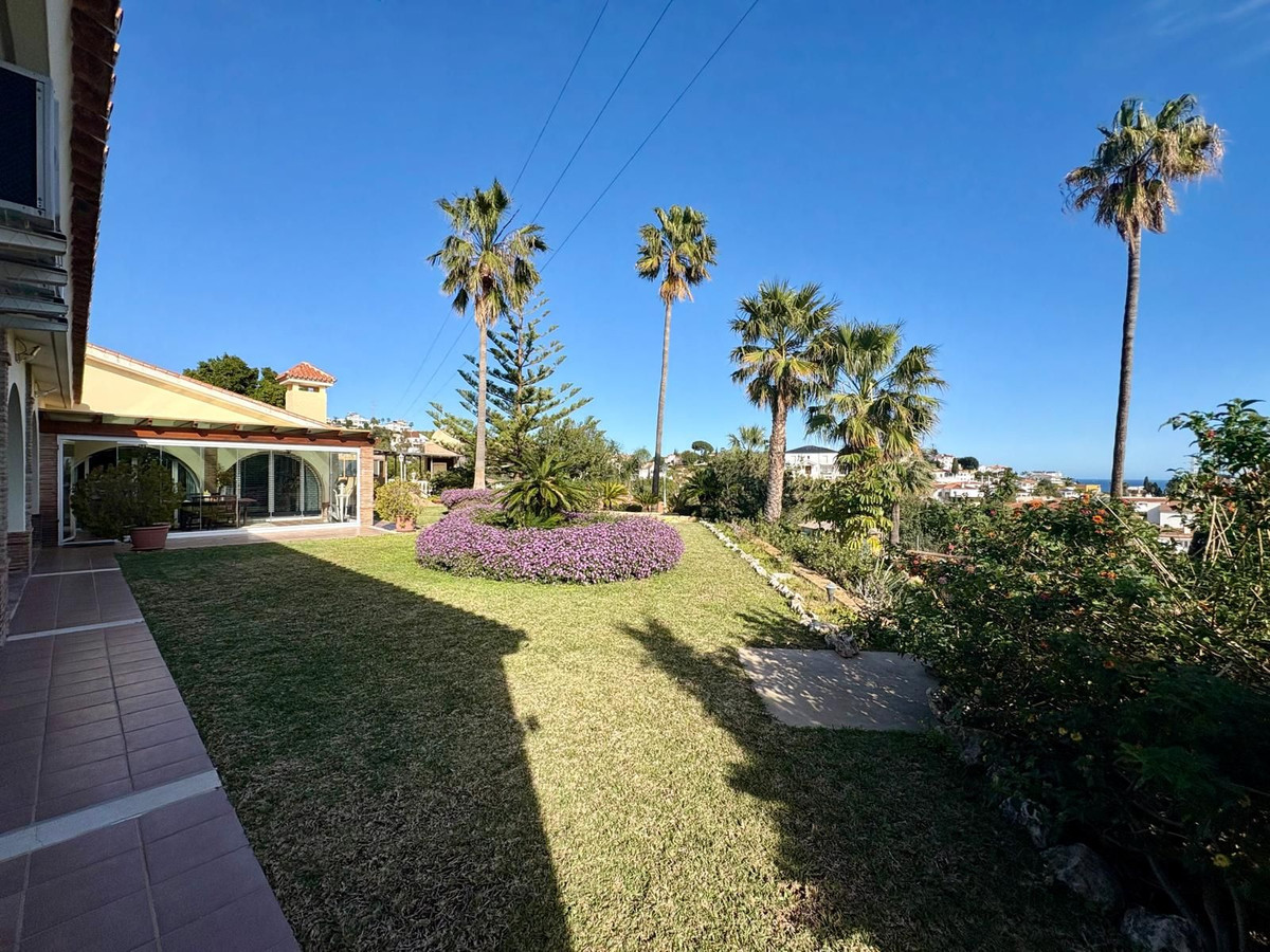 Se vende Villa - Chalet de 5 dormitorios en Costa Del Sol, Málaga, España