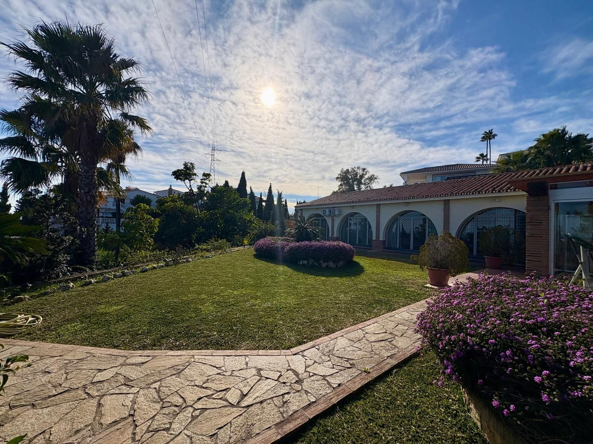 Se vende Villa - Chalet de 5 dormitorios en Costa Del Sol, Málaga, España