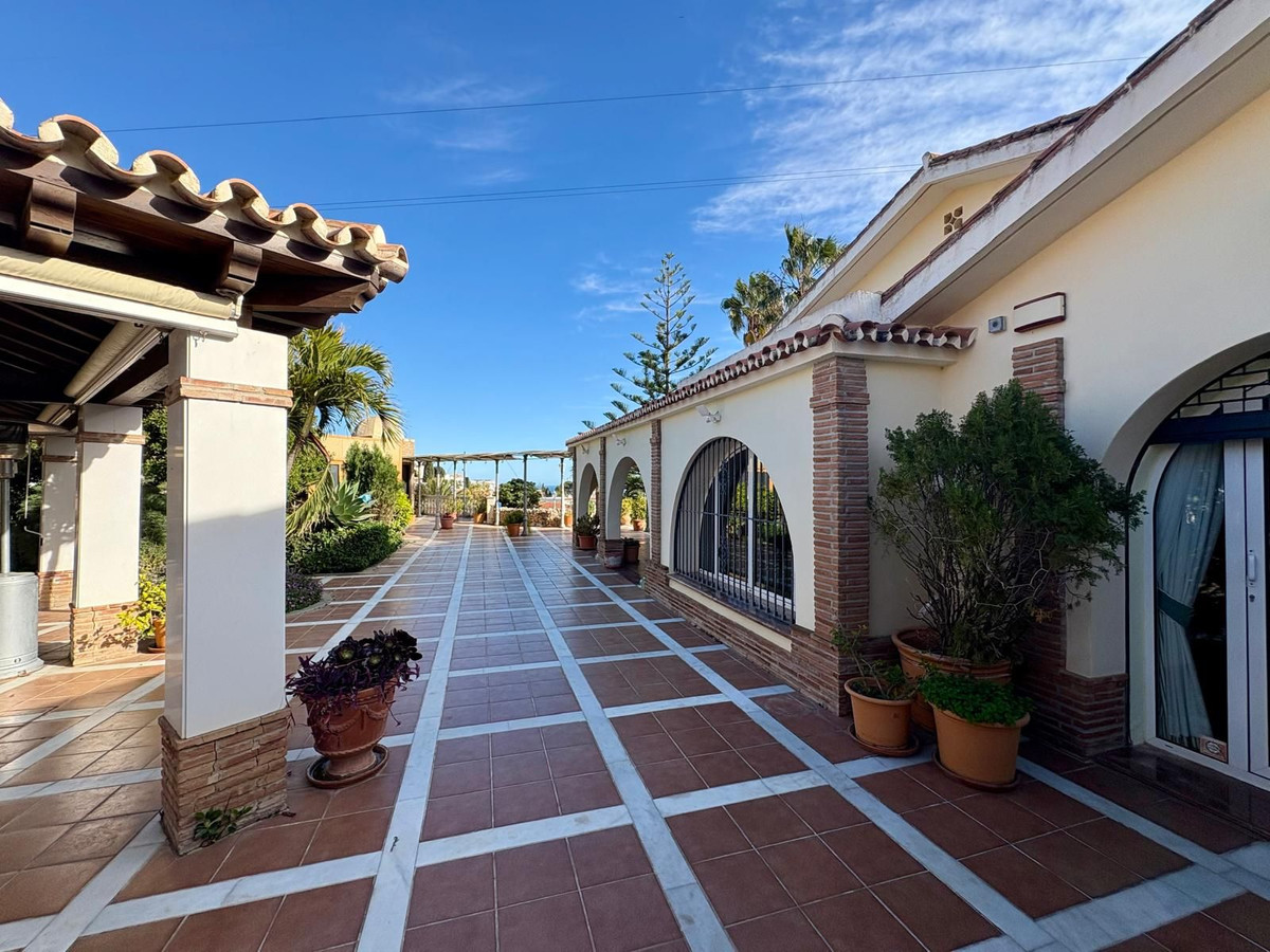 Se vende Villa - Chalet de 5 dormitorios en Costa Del Sol, Málaga, España