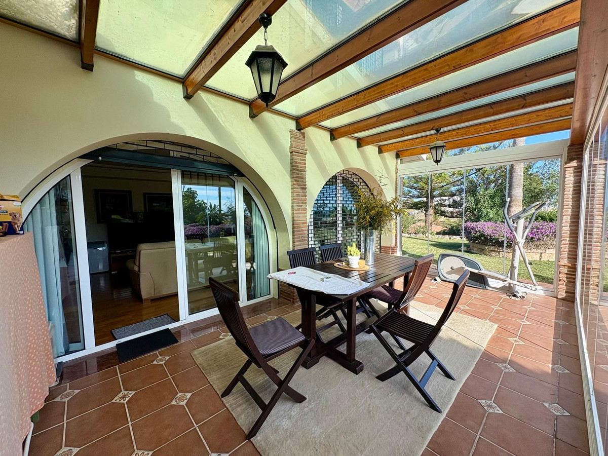 Se vende Villa - Chalet de 5 dormitorios en Costa Del Sol, Málaga, España