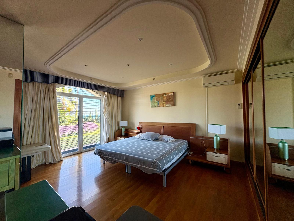 Se vende Villa - Chalet de 5 dormitorios en Costa Del Sol, Málaga, España