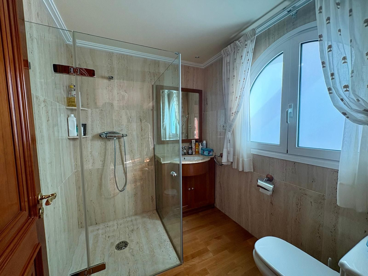 Se vende Villa - Chalet de 5 dormitorios en Costa Del Sol, Málaga, España