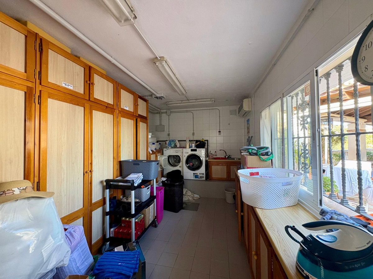 Se vende Villa - Chalet de 5 dormitorios en Costa Del Sol, Málaga, España