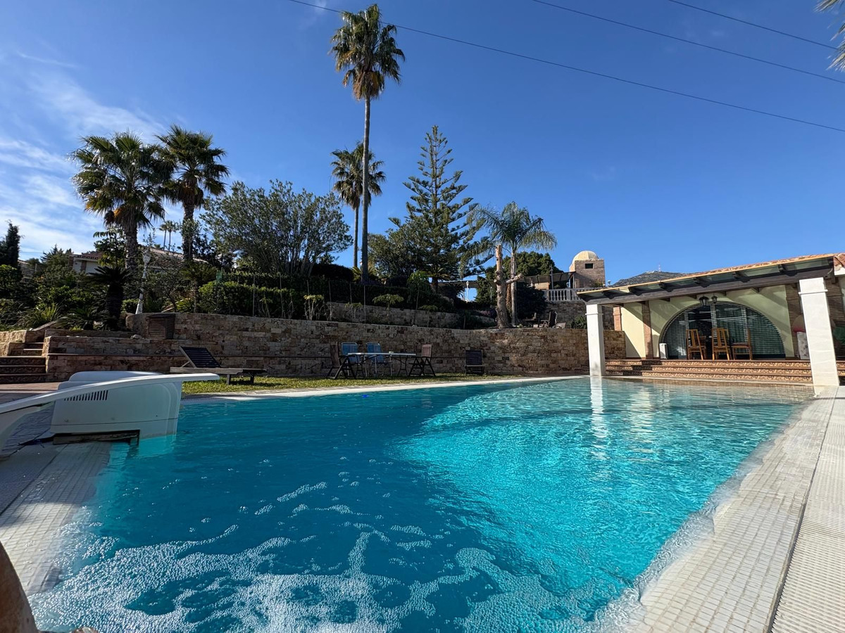 Se vende Villa - Chalet de 5 dormitorios en Costa Del Sol, Málaga, España