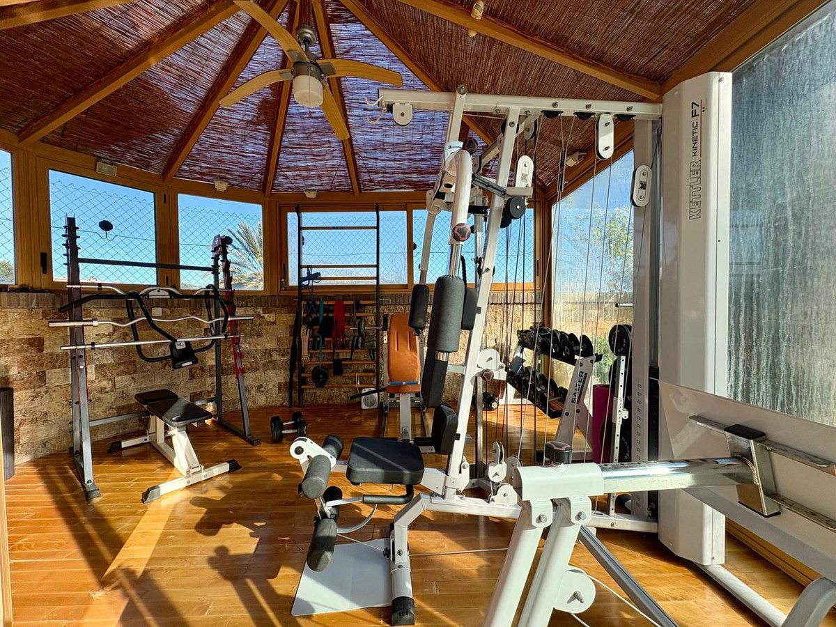 Se vende Villa - Chalet de 5 dormitorios en Costa Del Sol, Málaga, España