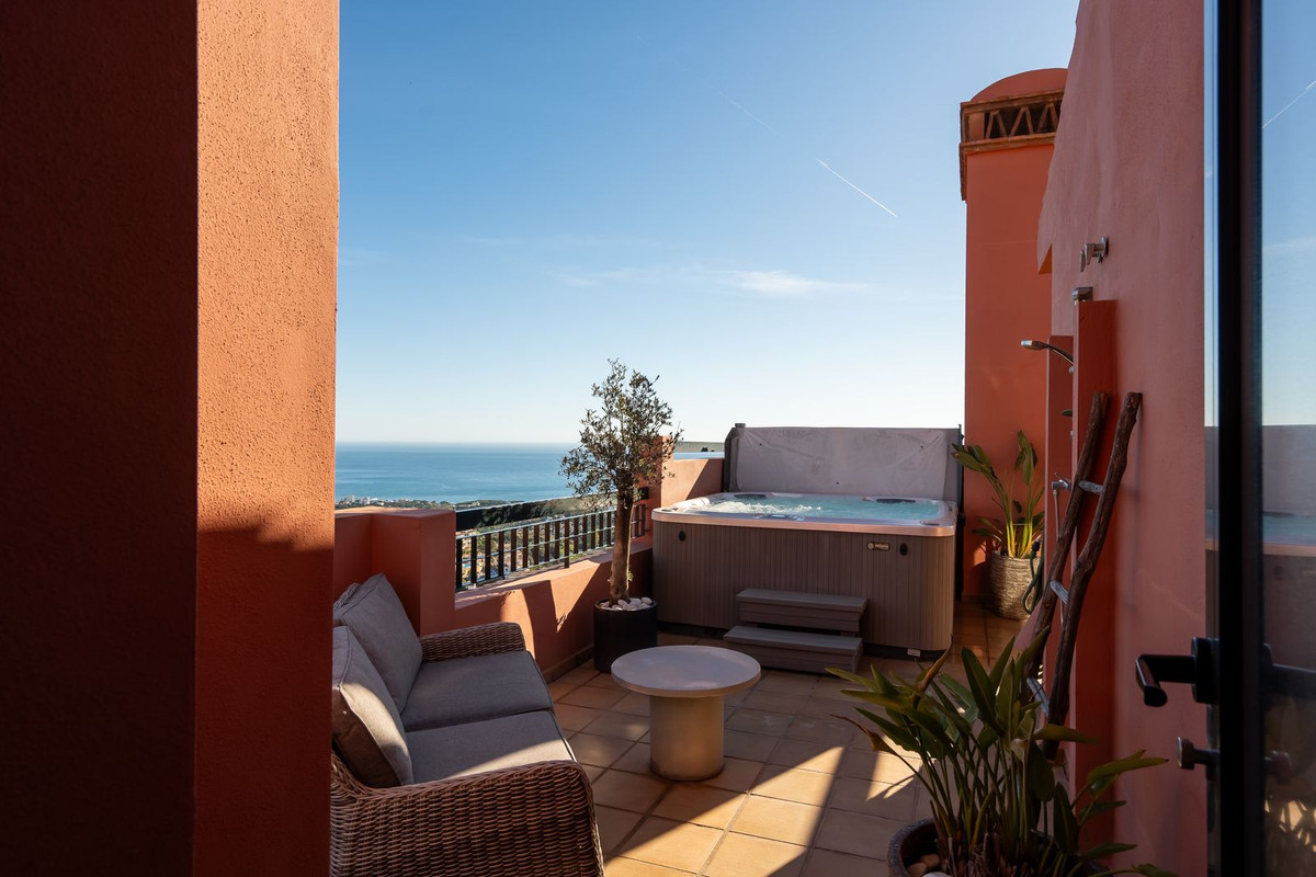 4 Bed Apartment for sale in Calahonda Costa Del Sol, Málaga, Spain
