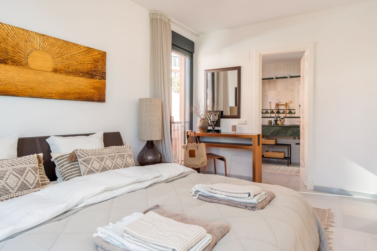 4 Bed Apartment for sale in Calahonda Costa Del Sol, Málaga, Spain