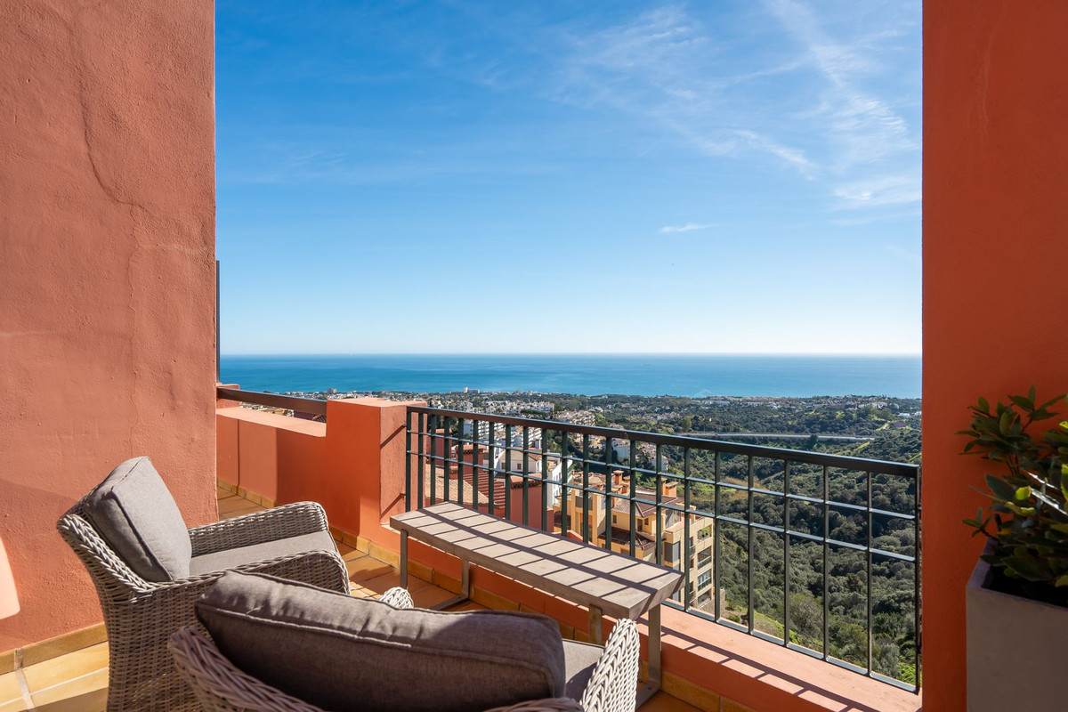 4 Bed Apartment for sale in Calahonda Costa Del Sol, Málaga, Spain