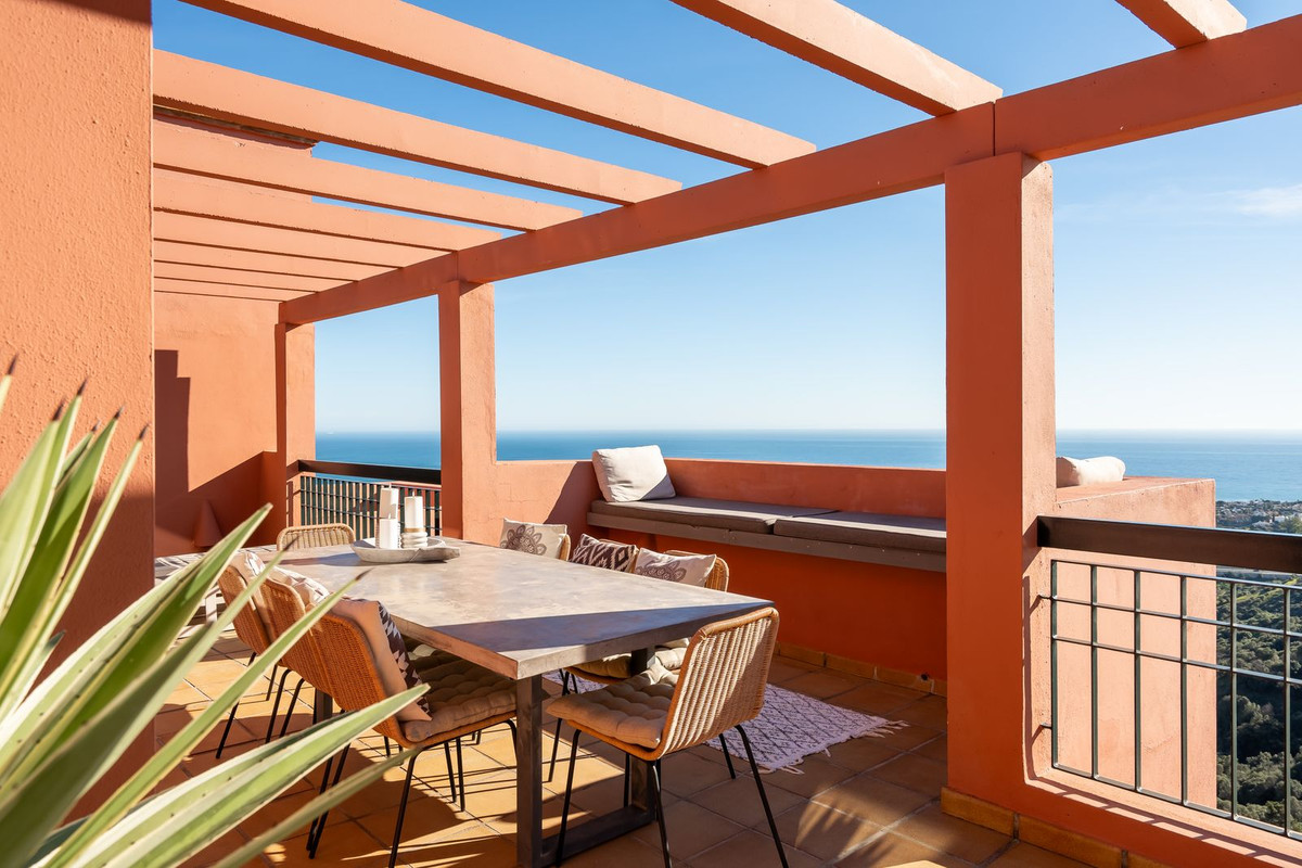 4 Bed Apartment for sale in Calahonda Costa Del Sol, Málaga, Spain