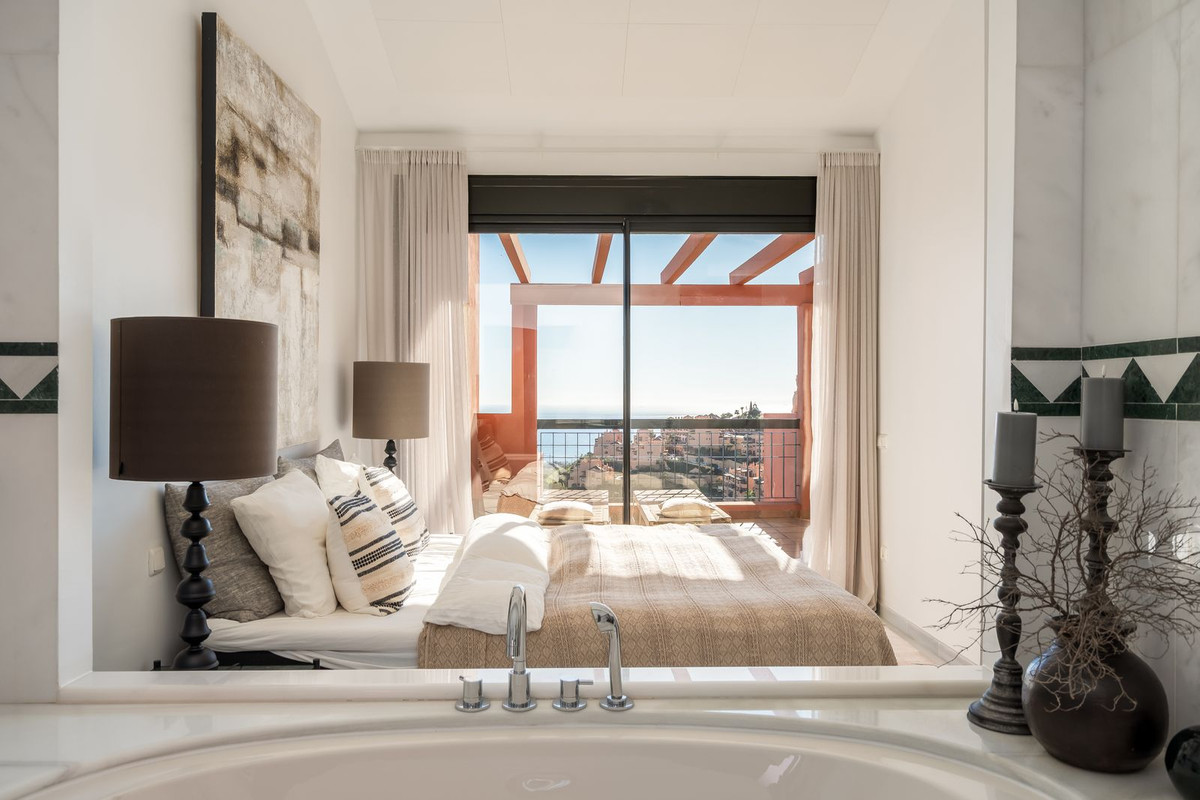 4 Bed Apartment for sale in Calahonda Costa Del Sol, Málaga, Spain