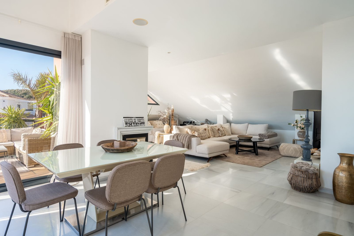 4 Bed Apartment for sale in Calahonda Costa Del Sol, Málaga, Spain