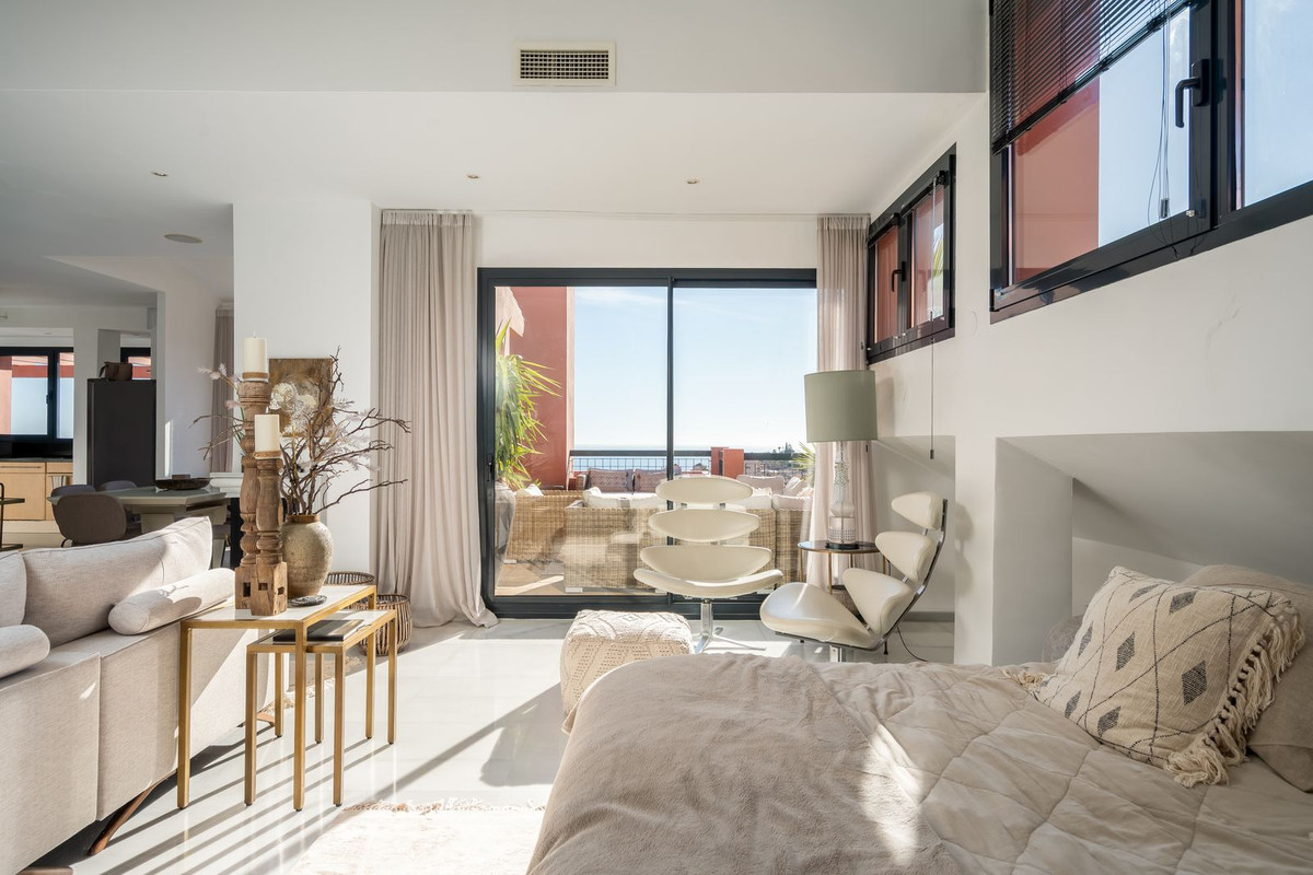 4 Bed Apartment for sale in Calahonda Costa Del Sol, Málaga, Spain
