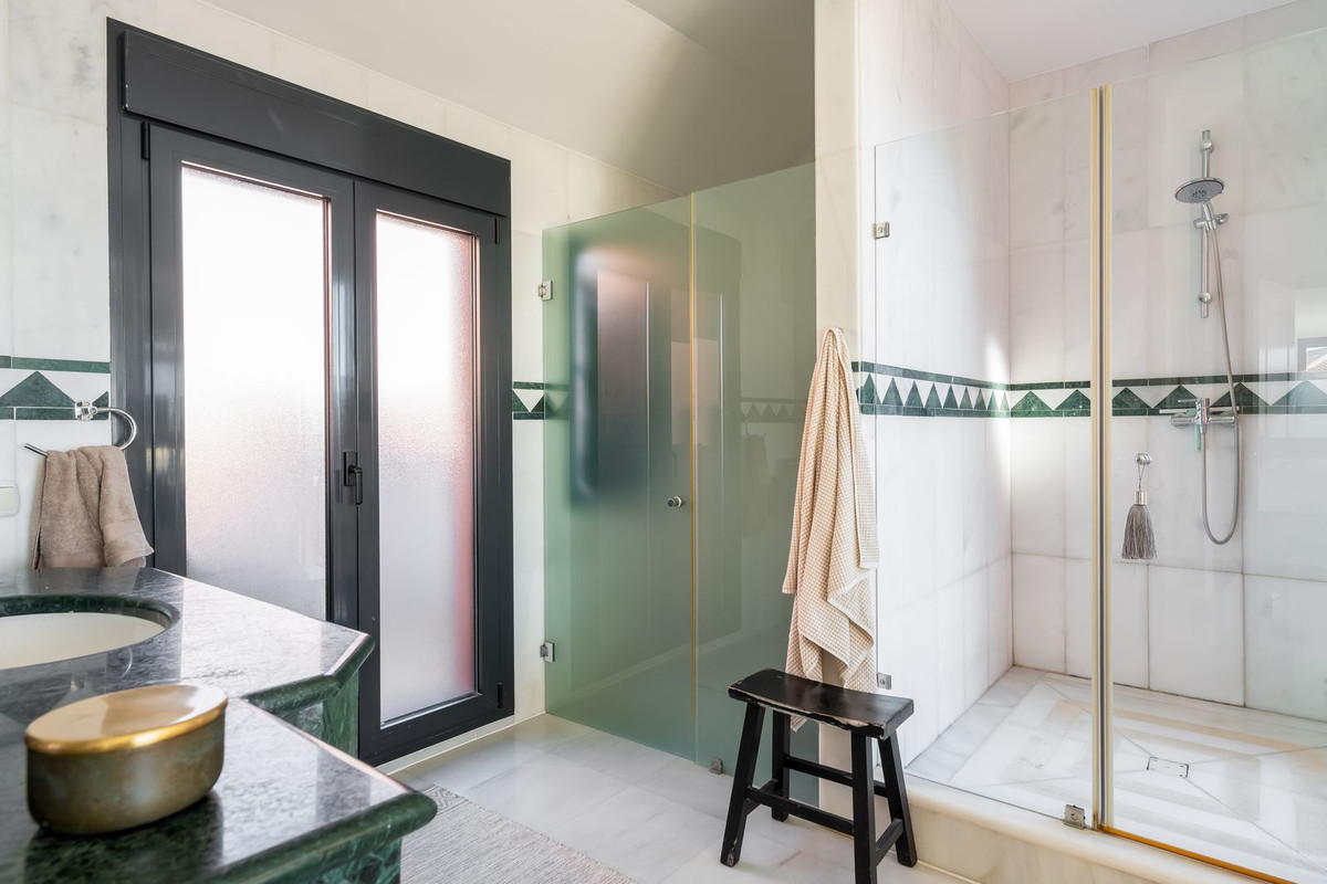 4 Bed Apartment for sale in Calahonda Costa Del Sol, Málaga, Spain