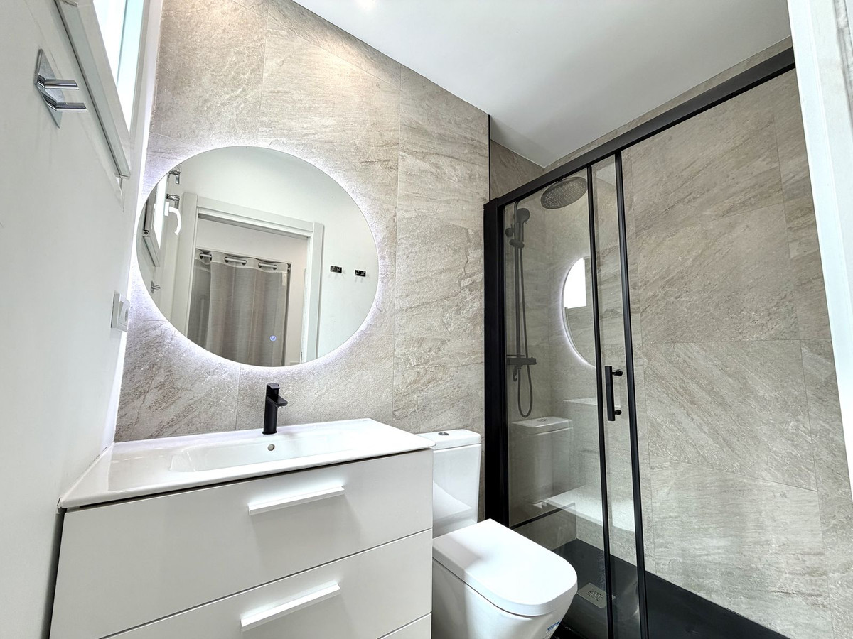 2 Bed Apartment for sale in Fuengirola Costa Del Sol, Málaga, Spain