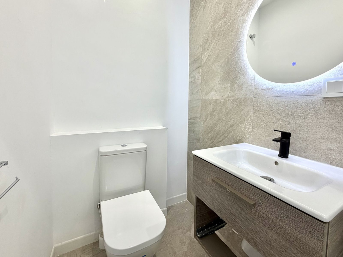 2 Bed Apartment for sale in Fuengirola Costa Del Sol, Málaga, Spain