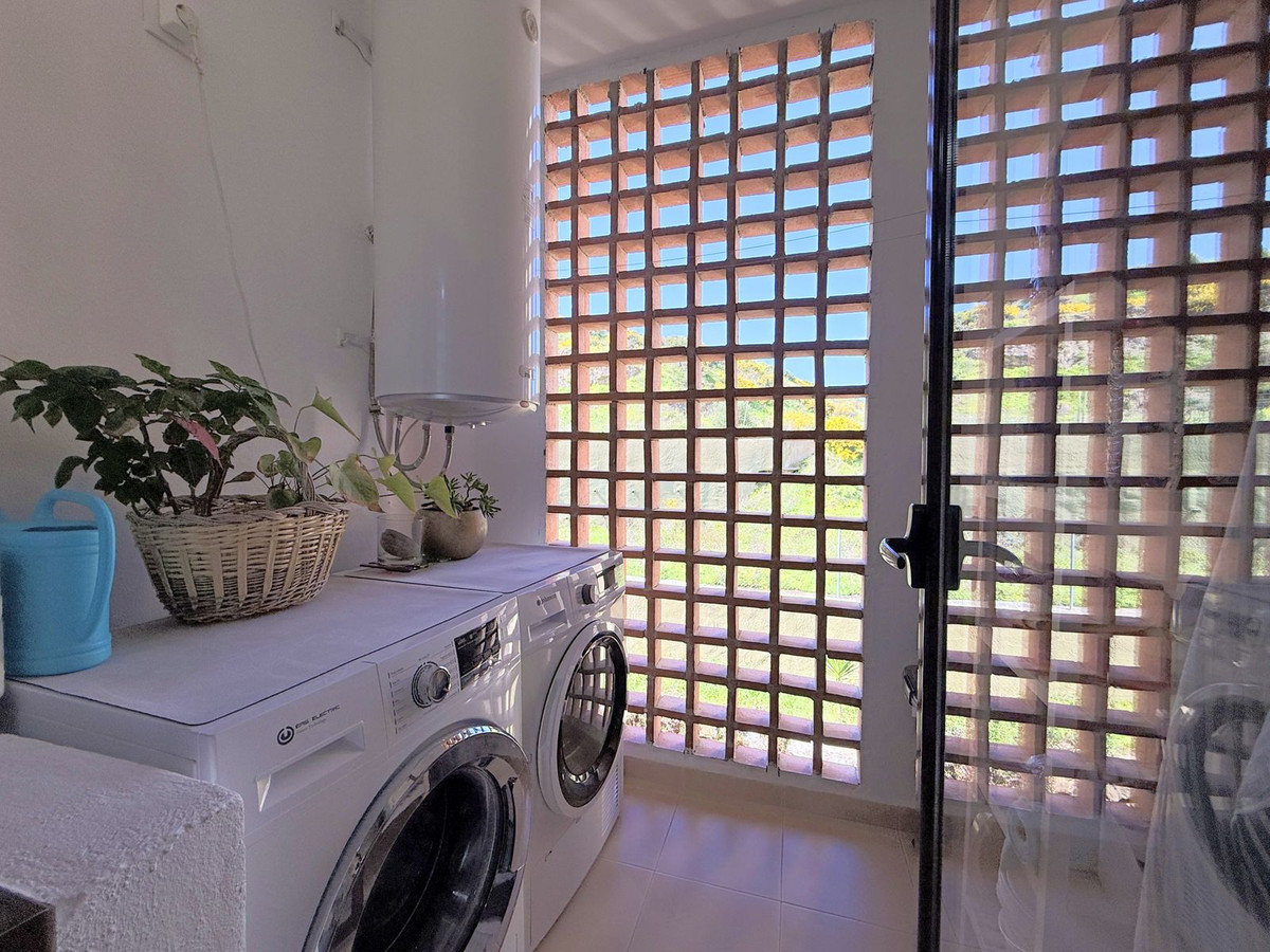 2 Bed Apartment for sale in Estepona Costa Del Sol, Málaga, Spain