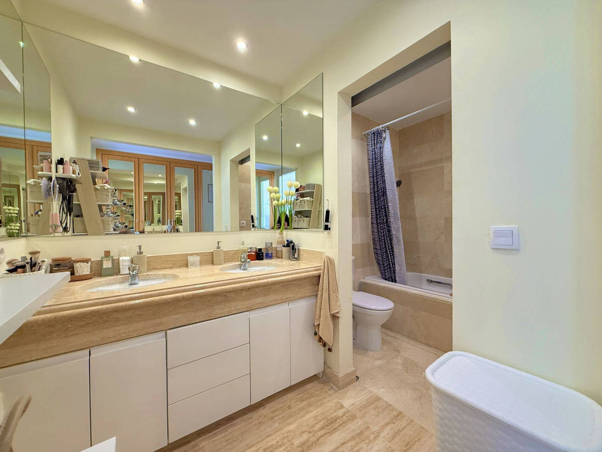 2 Bed Apartment for sale in Estepona Costa Del Sol, Málaga, Spain