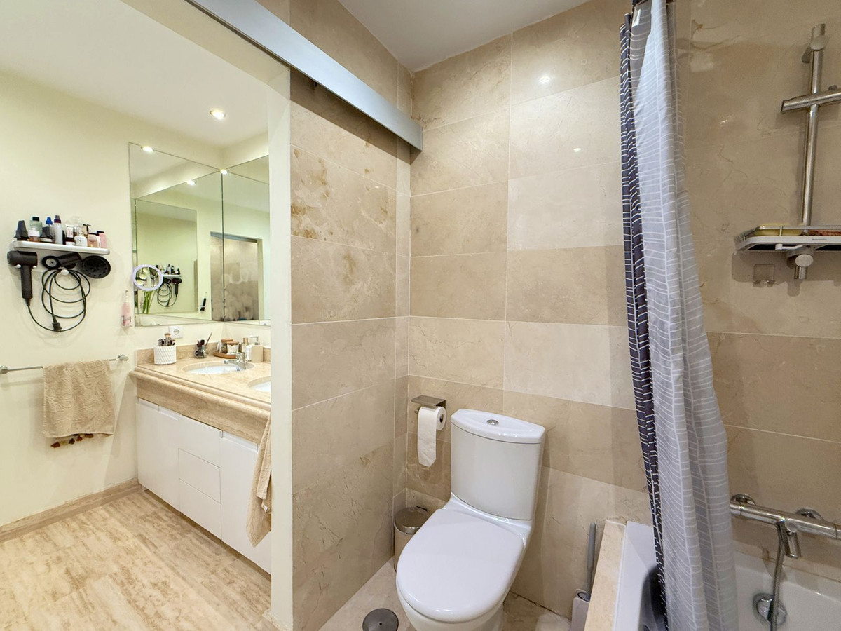 2 Bed Apartment for sale in Estepona Costa Del Sol, Málaga, Spain