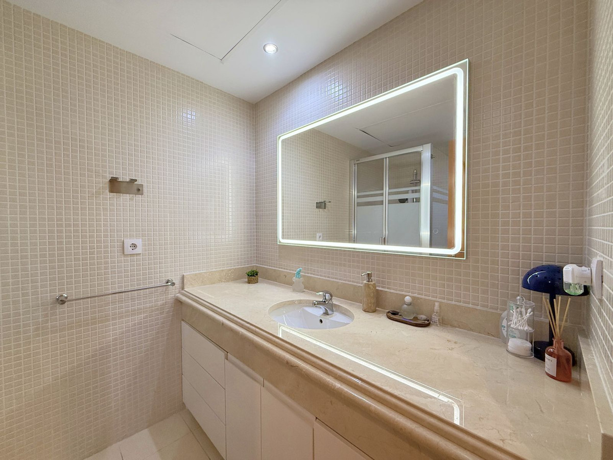 2 Bed Apartment for sale in Estepona Costa Del Sol, Málaga, Spain