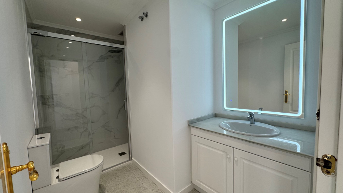 Se vende Apartamento Planta Media de 2 dormitorios en Costa Blanca, Alicante, España