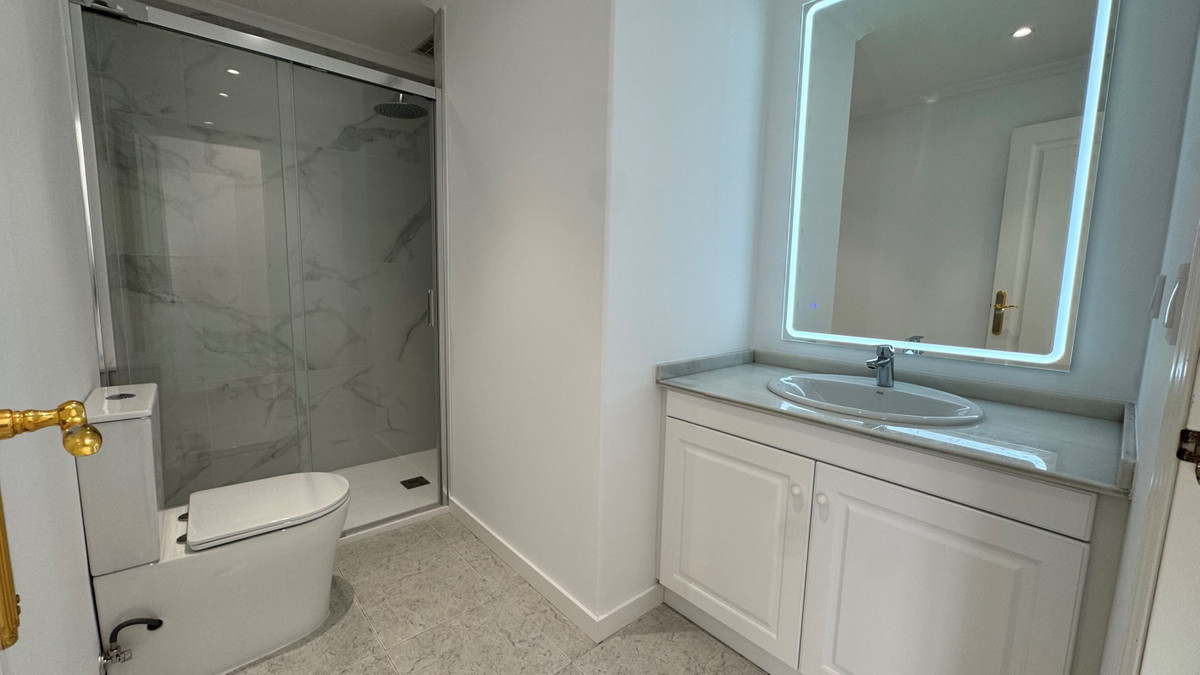 Se vende Apartamento Planta Media de 2 dormitorios en Costa Blanca, Alicante, España