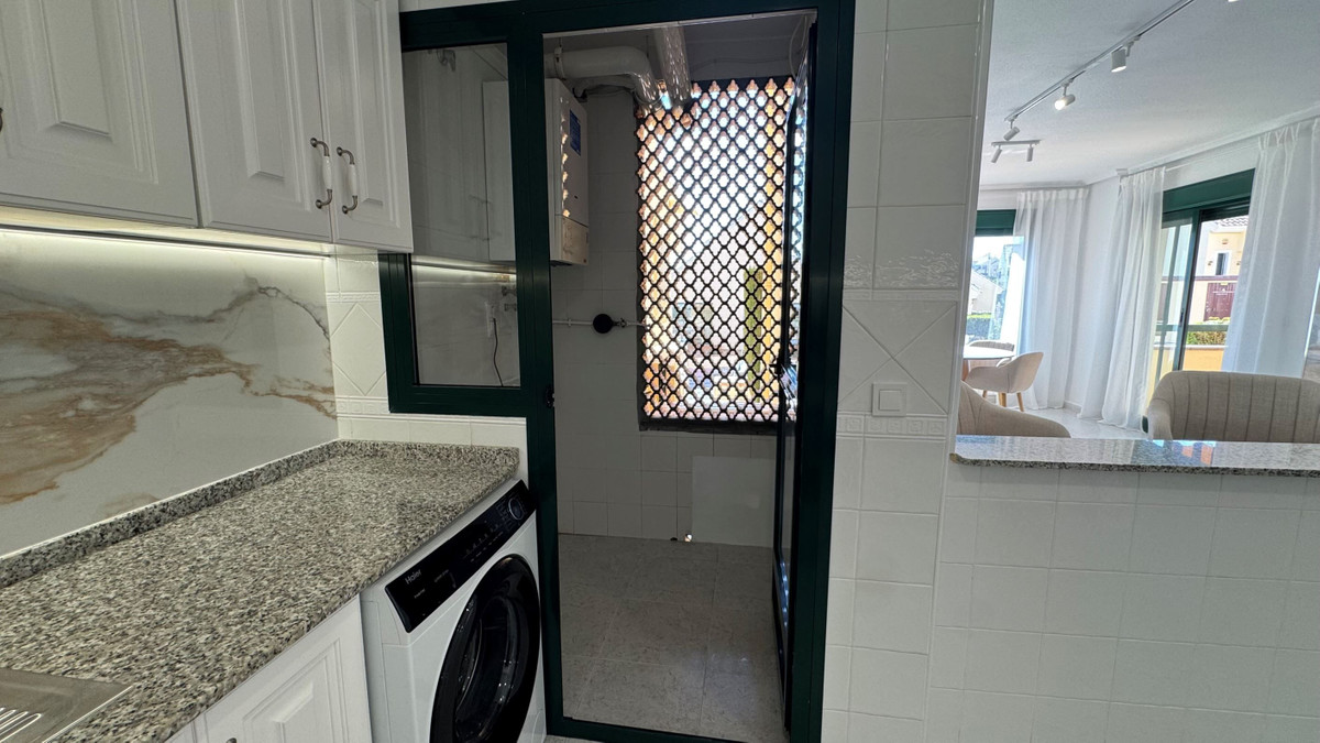 Se vende Apartamento Planta Media de 2 dormitorios en Costa Blanca, Alicante, España