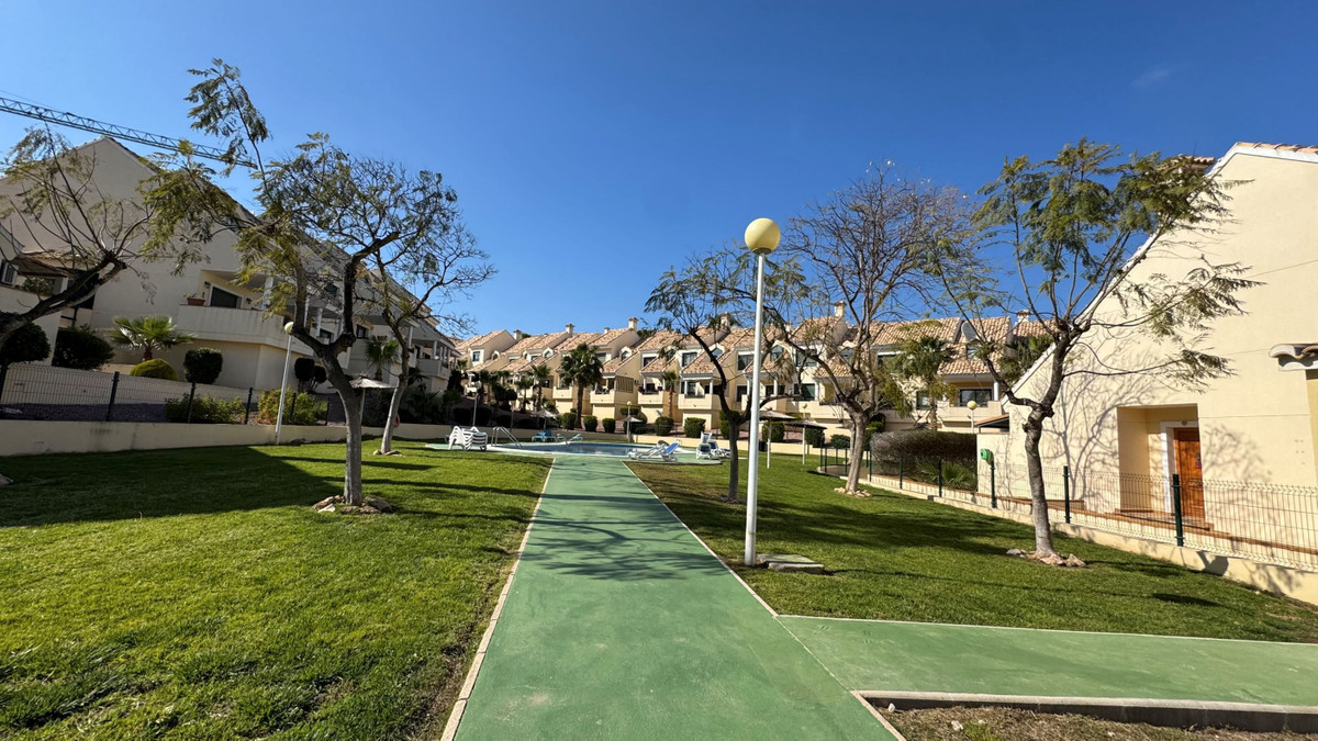 Se vende Apartamento Planta Media de 2 dormitorios en Costa Blanca, Alicante, España