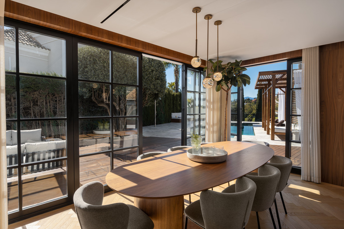 Se vende Villa - Chalet de 4 dormitorios en Costa Del Sol, Málaga, España