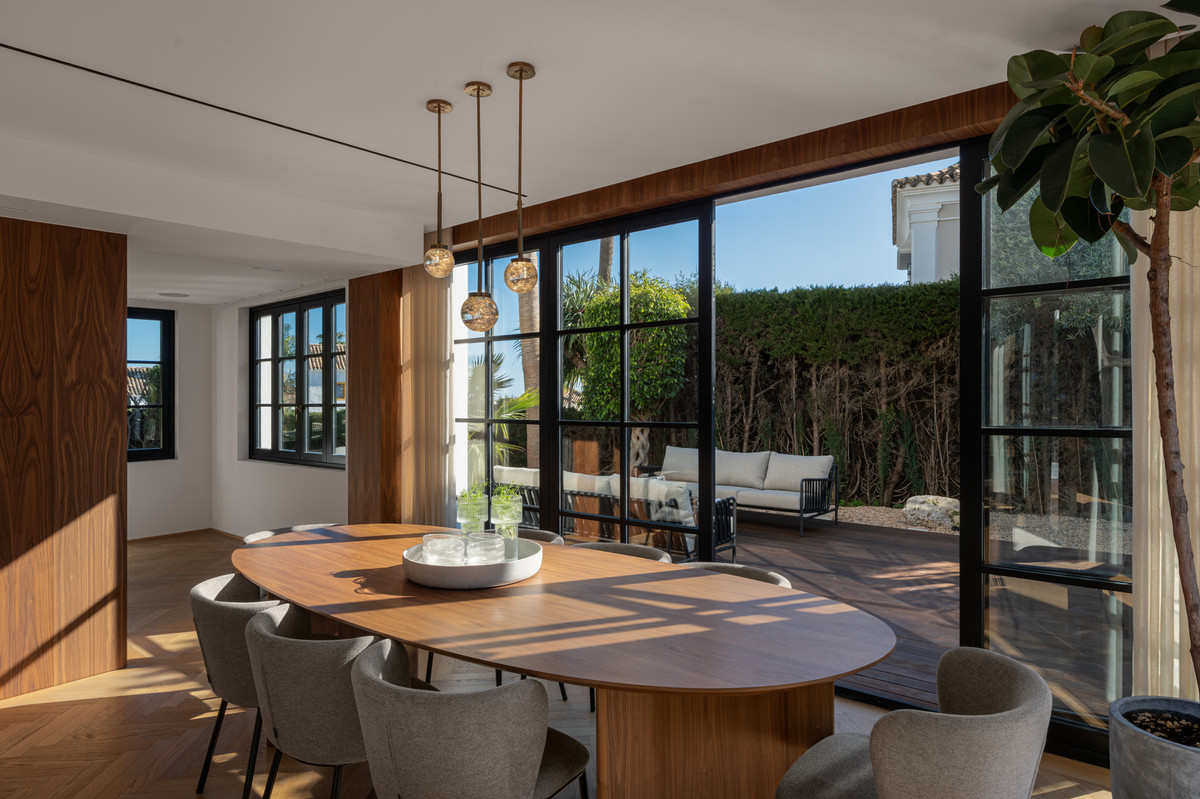 Se vende Villa - Chalet de 4 dormitorios en Costa Del Sol, Málaga, España