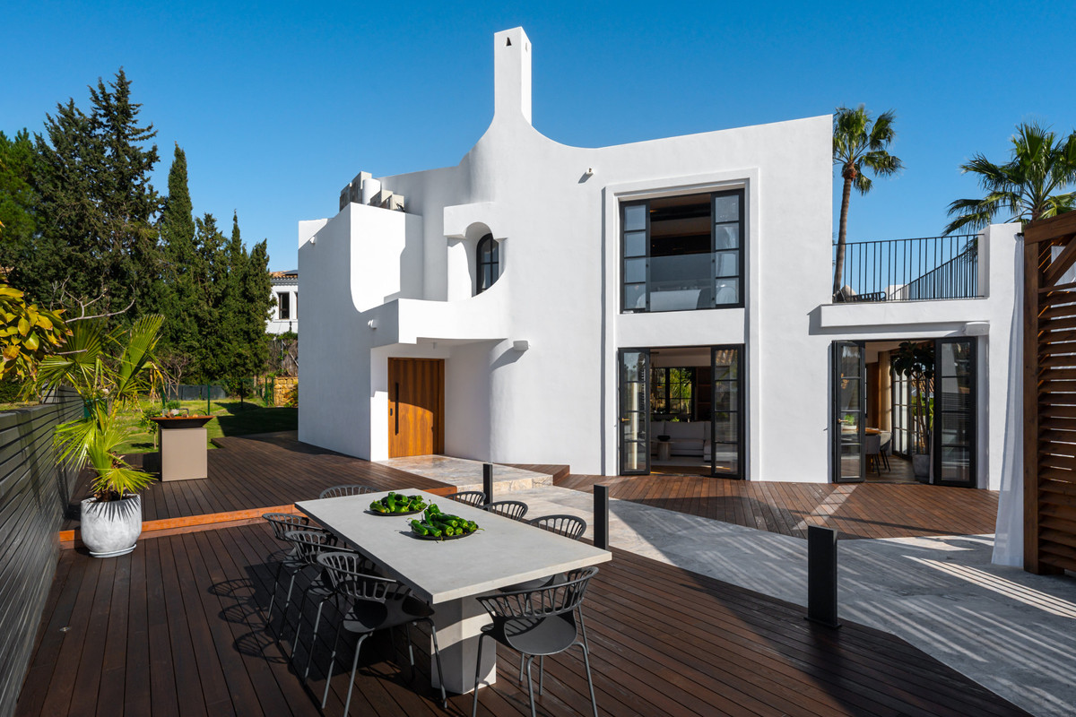Se vende Villa - Chalet de 4 dormitorios en Costa Del Sol, Málaga, España