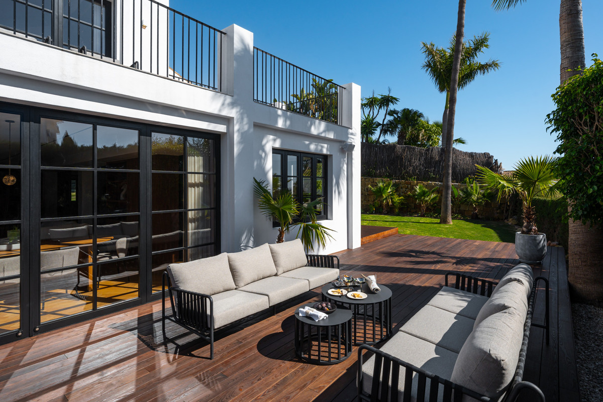 Se vende Villa - Chalet de 4 dormitorios en Costa Del Sol, Málaga, España