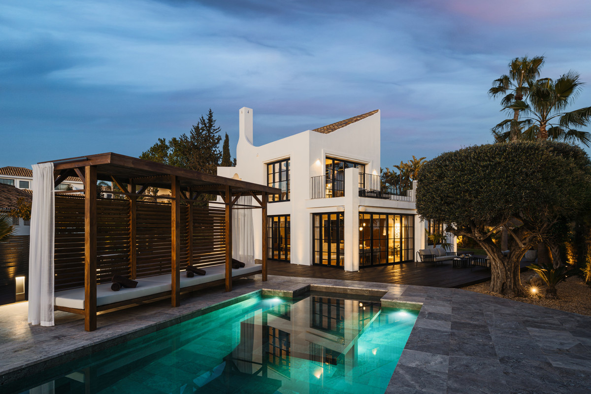 Se vende Villa - Chalet de 4 dormitorios en Costa Del Sol, Málaga, España