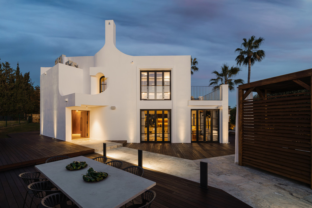 Se vende Villa - Chalet de 4 dormitorios en Costa Del Sol, Málaga, España