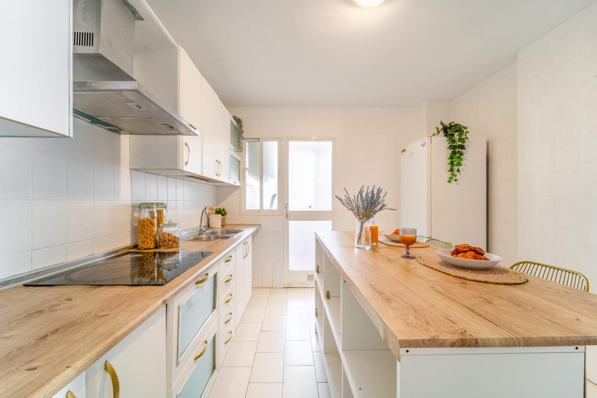 3 Bed Apartment for sale in Fuengirola Costa Del Sol, Málaga, Spain