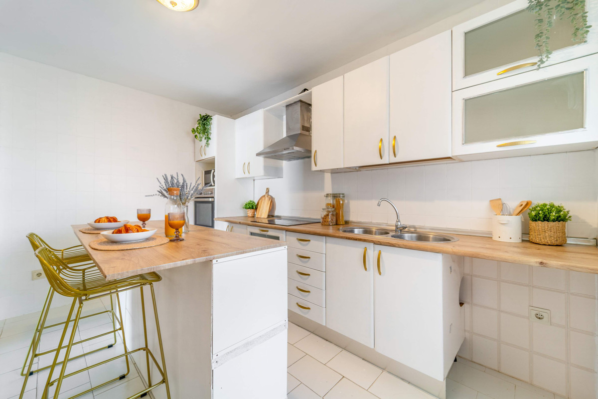 3 Bed Apartment for sale in Fuengirola Costa Del Sol, Málaga, Spain