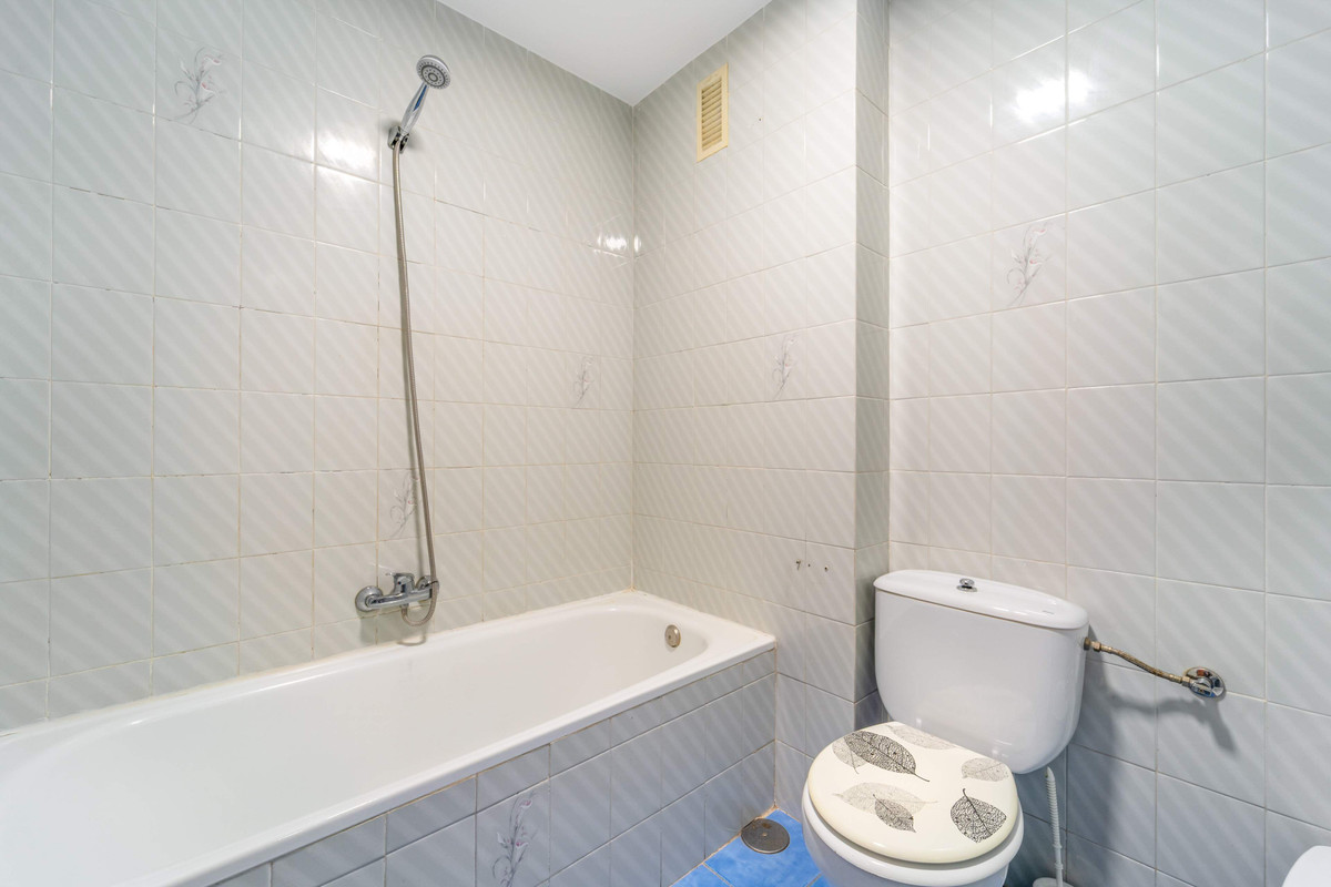 3 Bed Apartment for sale in Fuengirola Costa Del Sol, Málaga, Spain
