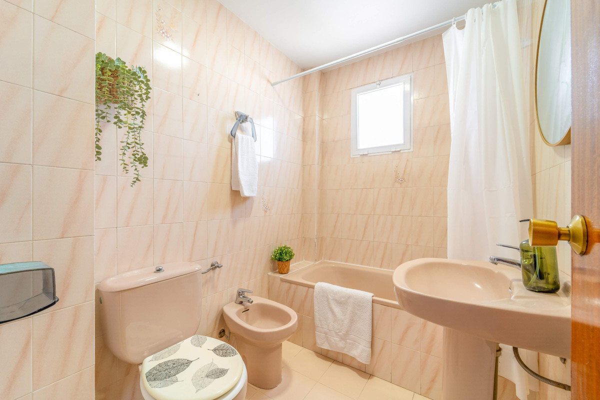 3 Bed Apartment for sale in Fuengirola Costa Del Sol, Málaga, Spain
