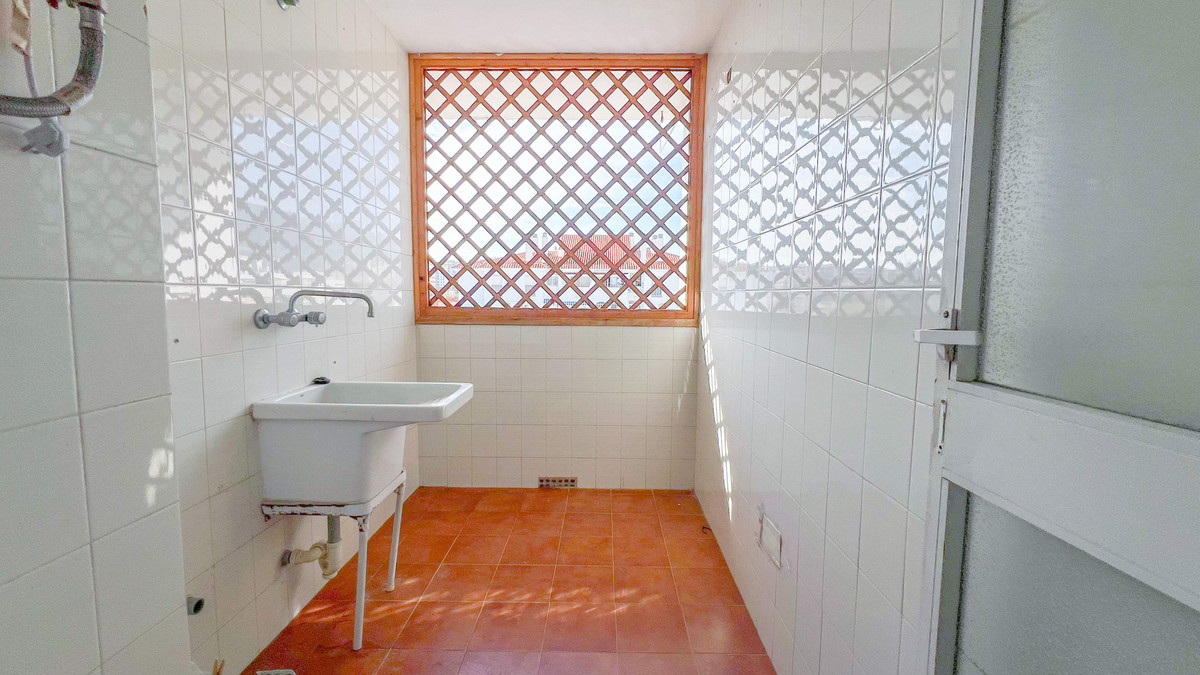 3 Bed Apartment for sale in Fuengirola Costa Del Sol, Málaga, Spain