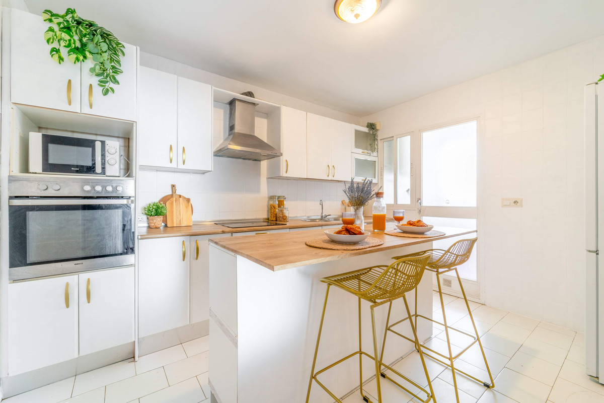 3 Bed Apartment for sale in Fuengirola Costa Del Sol, Málaga, Spain