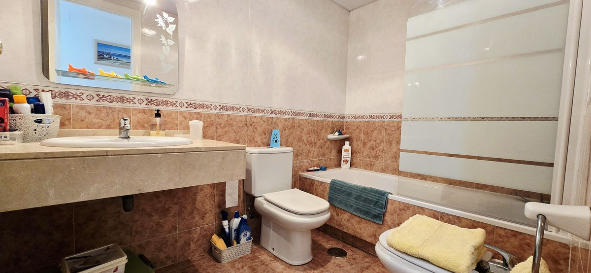 Se vende Apartamento Planta Media de 2 dormitorios en Costa Del Sol, Málaga, España