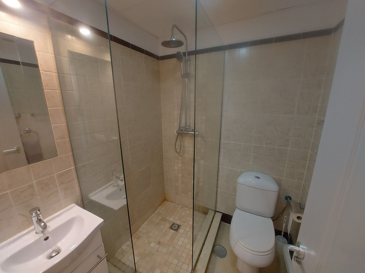 3 Bed Apartment for sale in La Duquesa Costa Del Sol, Málaga, Spain