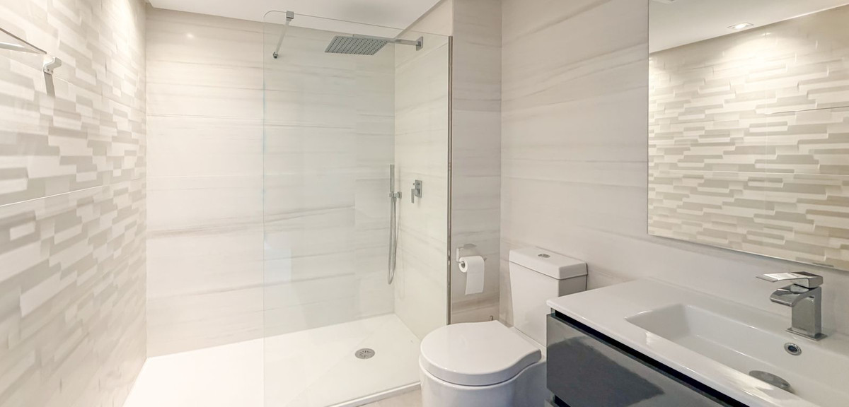 Se vende Apartamento Planta Media de 2 dormitorios en Costa Del Sol, Málaga, España