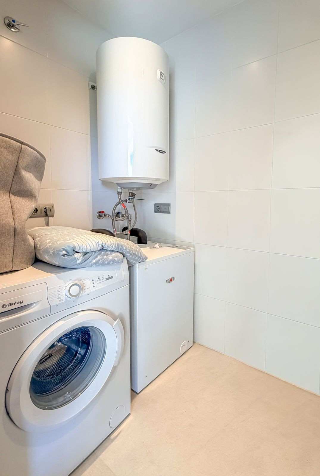 Se vende Apartamento Planta Media de 2 dormitorios en Costa Del Sol, Málaga, España